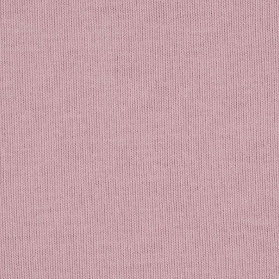 ผ้า Cotton 20 Semi จะมีความนุ่มและความเรียบน้อยกว่า Cotton 20 Comb เนื่องจากไม่ได้ผ่านกระบวนการหวีเส้นใยเต็มรูปแบบ