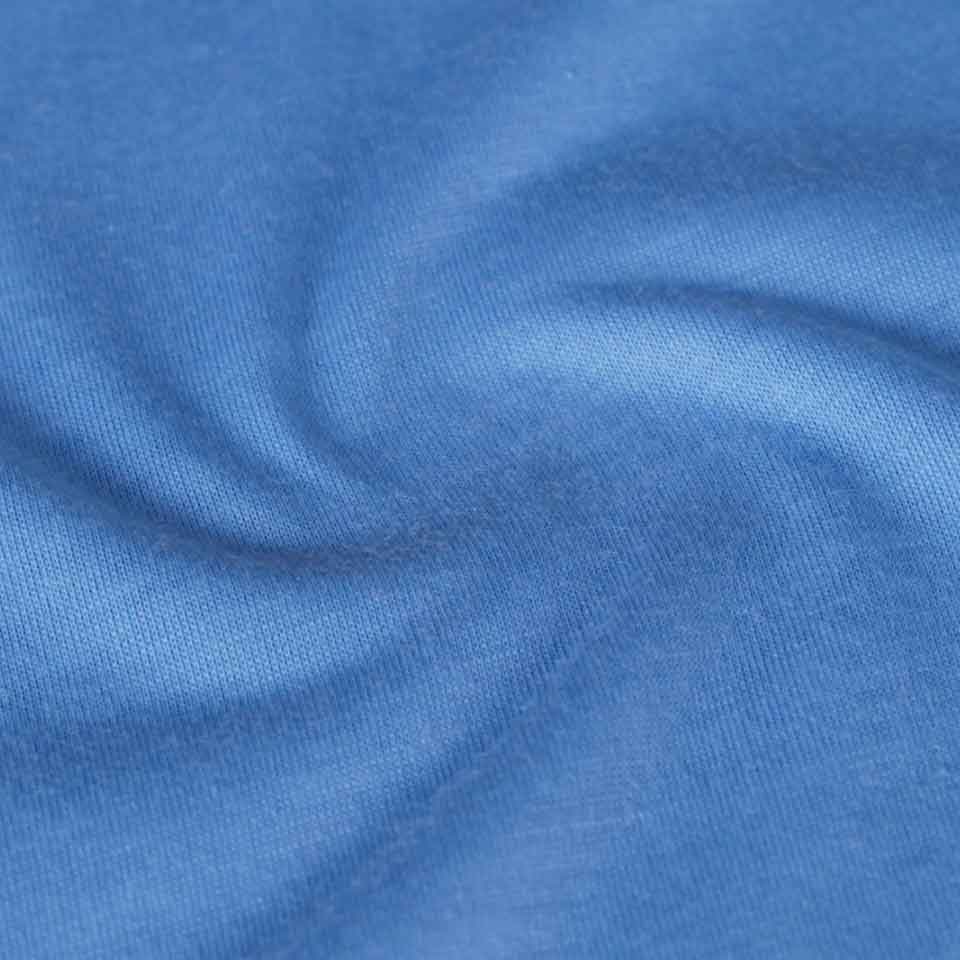 ผ้า TK34 แม้จะมีราคาประหยัด แต่จะมีความนุ่มและการระบายอากาศน้อยกว่าผ้า Cotton หรือ TC และอาจให้ความรู้สึกอับได้ในบางสภาพอากาศ